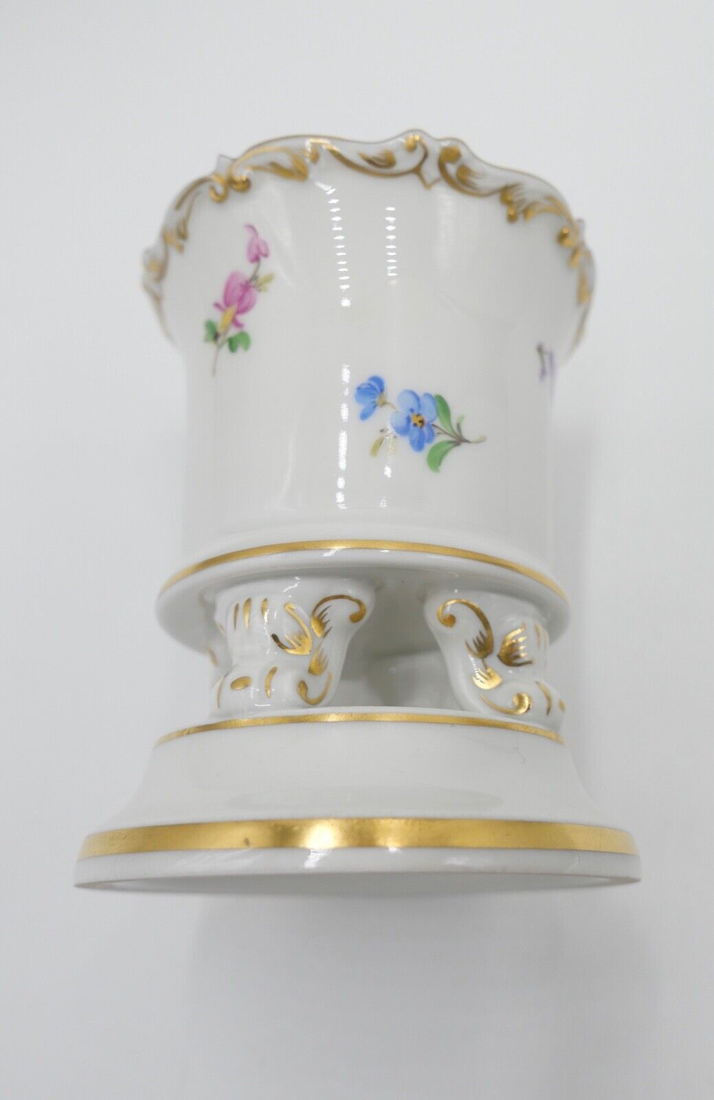 50er Meissen Nr. 37Y Streublümchen Porzellan Vase Füße 2. Wahl Goldrand Dekor - Antikhandel-Stuttgart