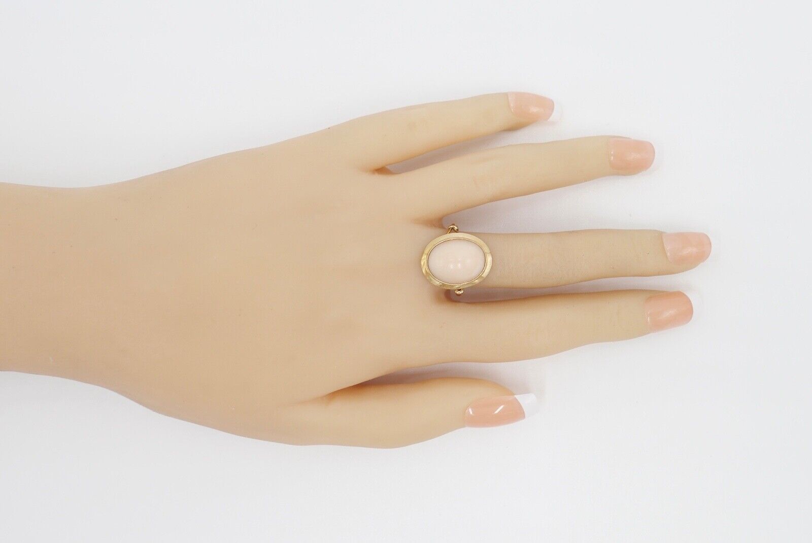 70er Jahre Ring Gold 750 / 18K Gr. 57 Koralle Cabochon Schliff Engelhautkoralle - Antikhandel-Stuttgart