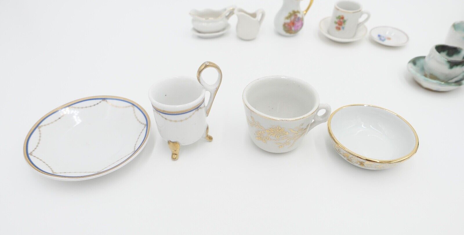 Vintage Porzellan Miniatur Puppenmöbel Puppenhaus Geschirr Tassen Teller - Antikhandel-Stuttgart