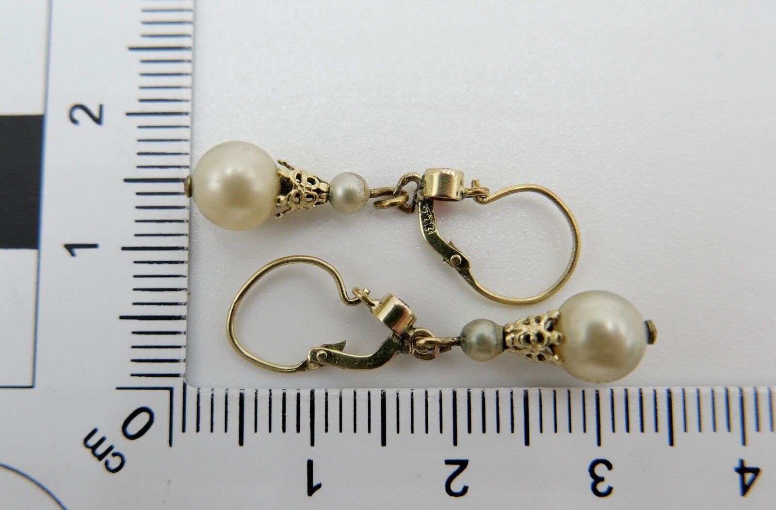 50er Jahre Ohrringe Ohrhänger mit Perlen & Glasstein GOLD 333 / 8K Perle Ø 6,3mm - Antikhandel-Stuttgart