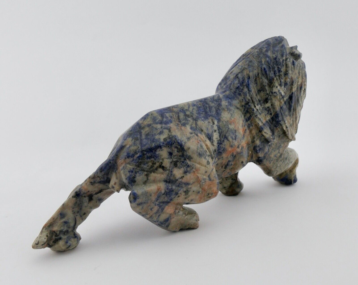 Schreitender Löwe aus blauem Marmor Vitrinenobjekt Handarbeit UNIKAT 22 cm - Antikhandel-Stuttgart