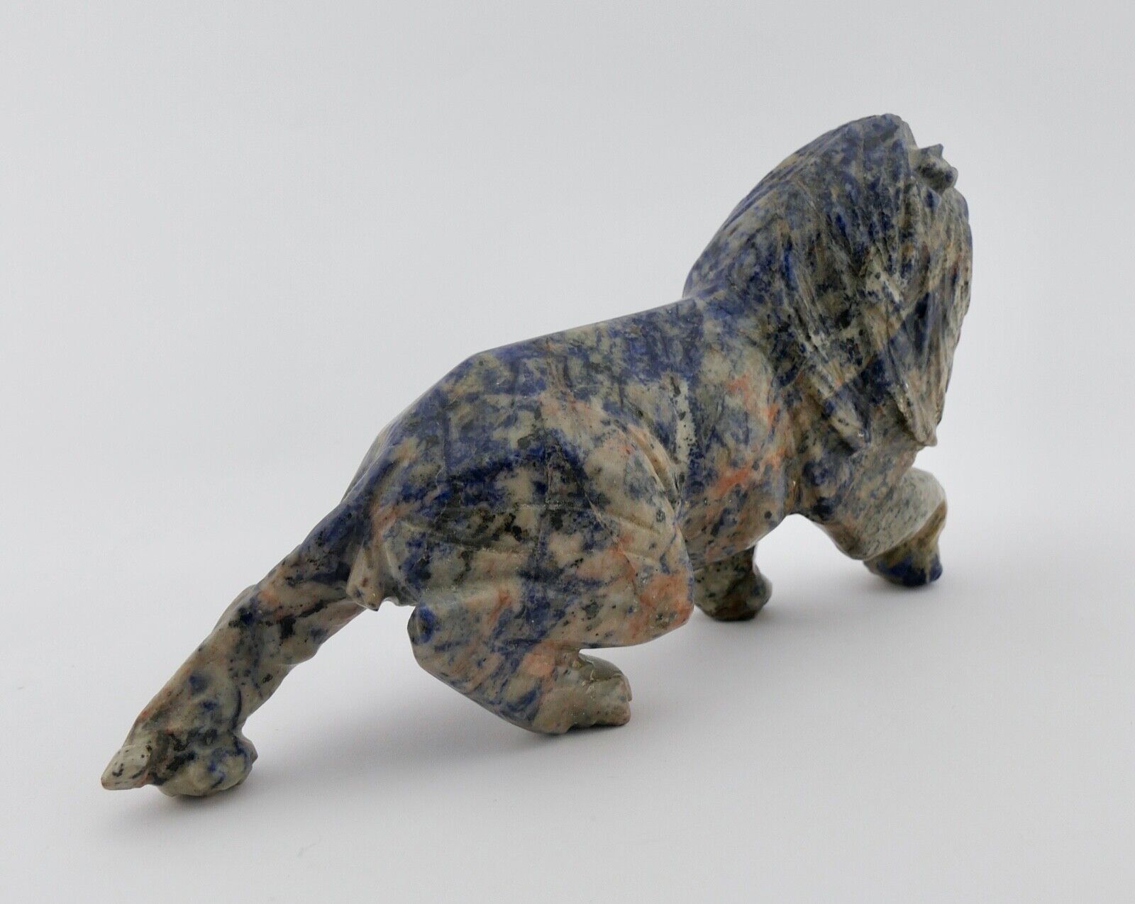 Schreitender Löwe aus blauem Marmor Vitrinenobjekt Handarbeit UNIKAT 22 cm - Antikhandel-Stuttgart