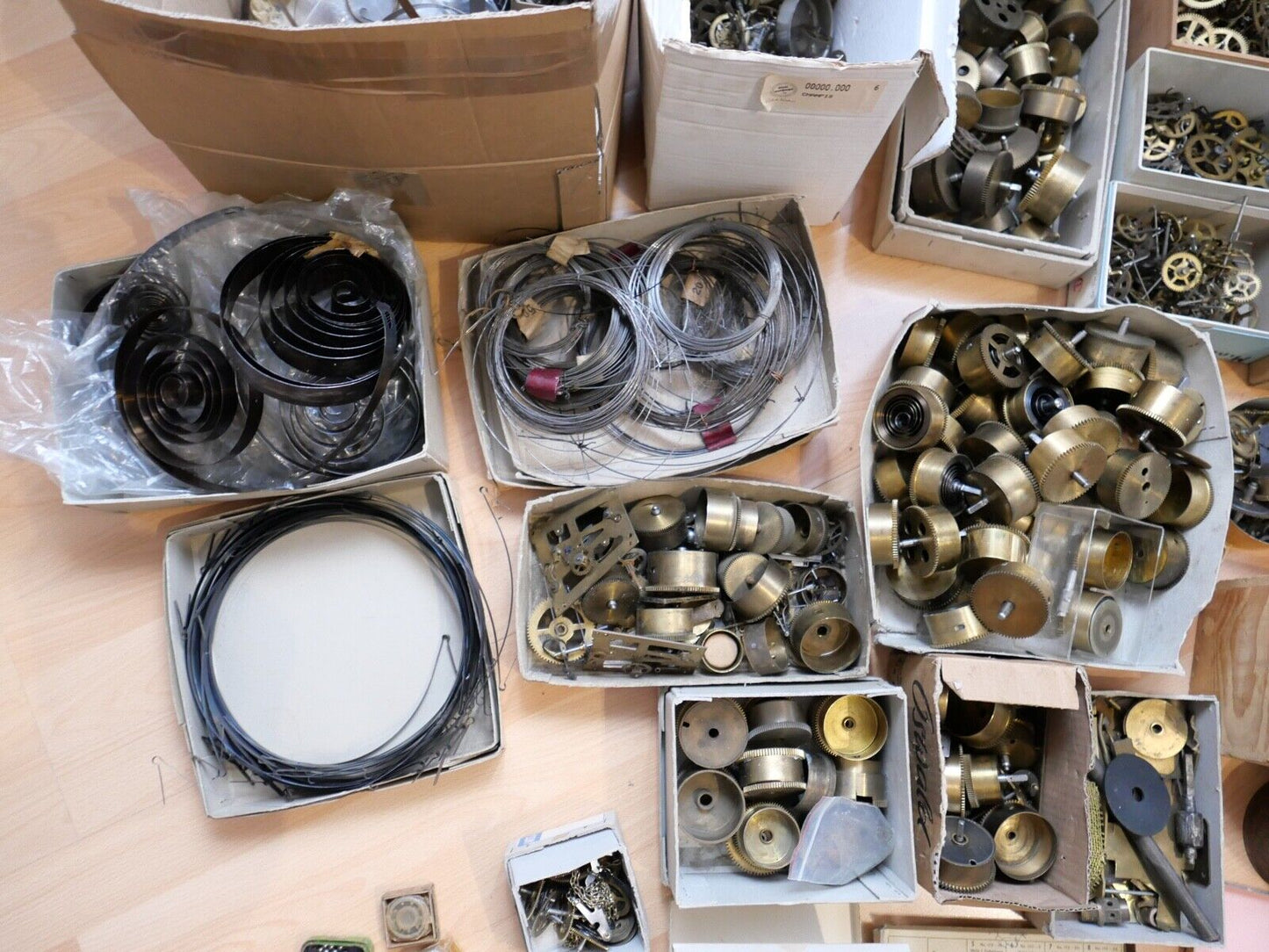 KOVOLUT Ersatzteile Uhrmacherauflösung antik alt Uhrwerk Triebfeder Anker Räder - Antikhandel-Stuttgart