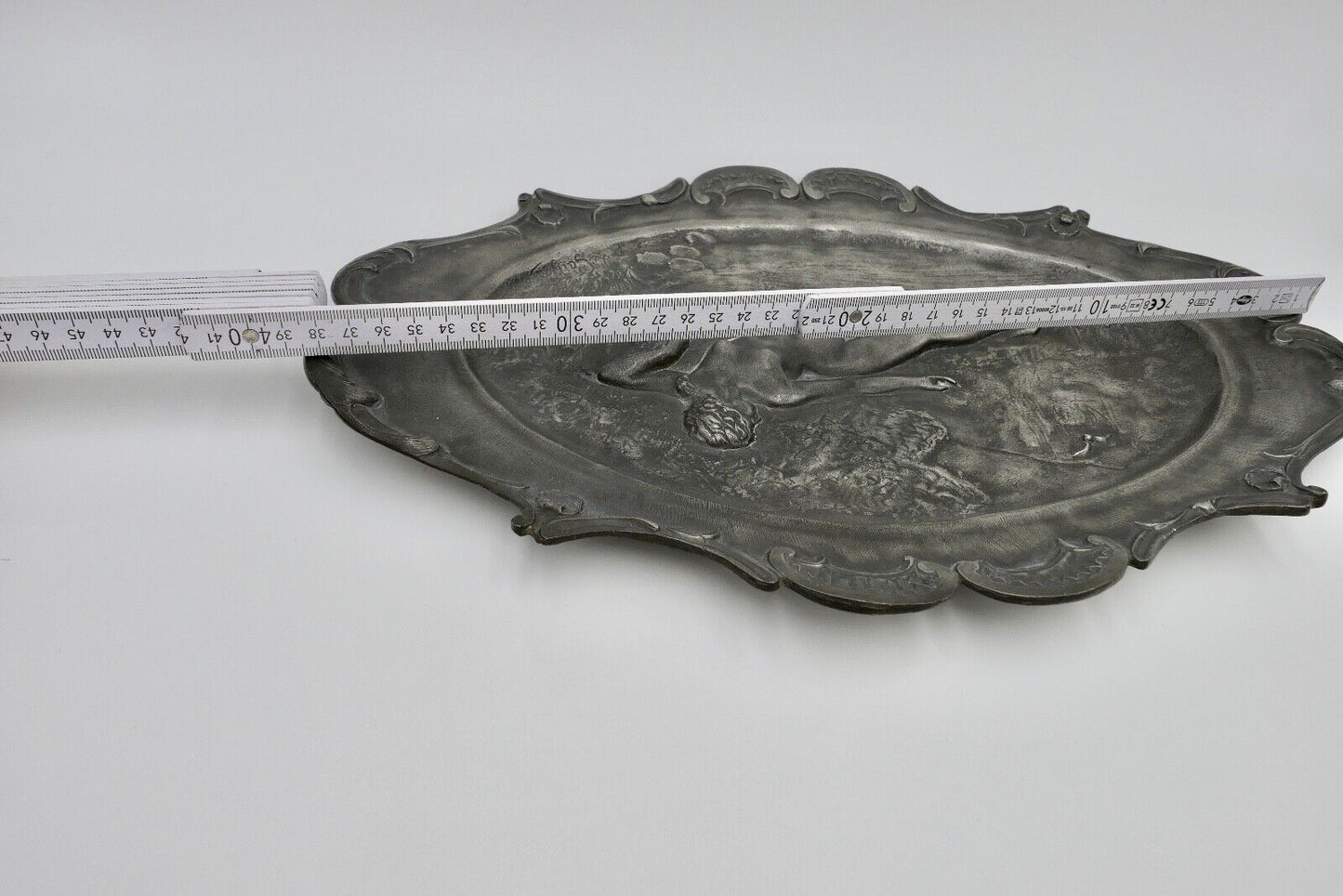 Zinn Wandteller Wandplatte Frankreich sign. Frauen AKT Etain Garanti ART NOUVEAU - Antikhandel-Stuttgart