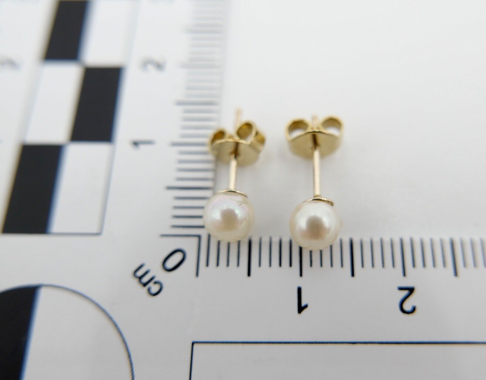 80er Jahre Gelbgold Zucht Perlen Ohrringe Ohrstecker 333 / 8K Perle Ø 5,0 mm - Antikhandel-Stuttgart