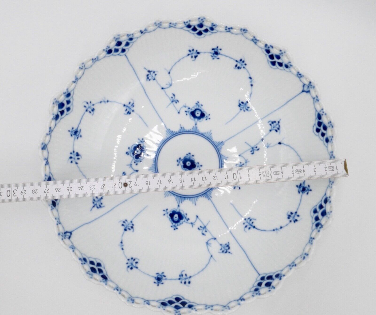 Royal Copenhagen Schüssel Nr. 576 1. Wahl Musselmalet vollspitze Ø 28 cm - Antikhandel-Stuttgart