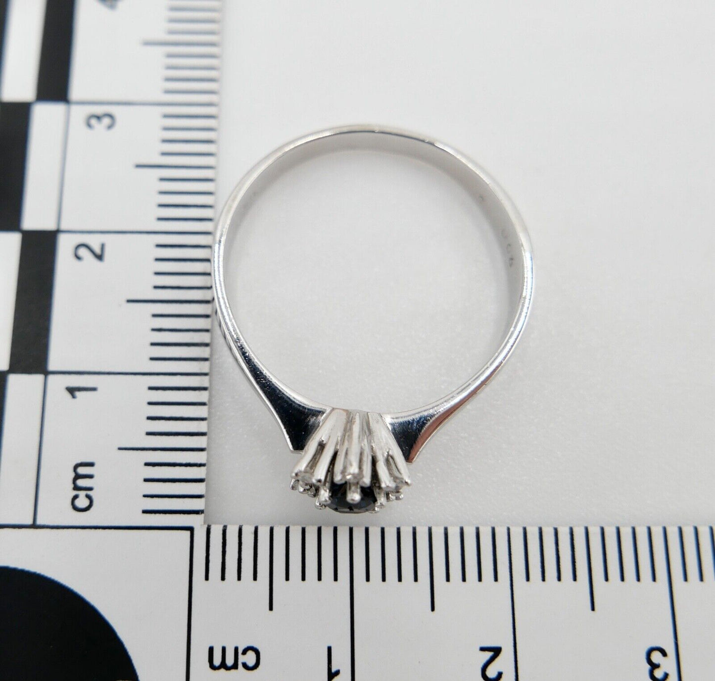 70er Jahre Ring Weißgold 585 / 14K Diamant & Saphir Gr. 61 - Antikhandel-Stuttgart