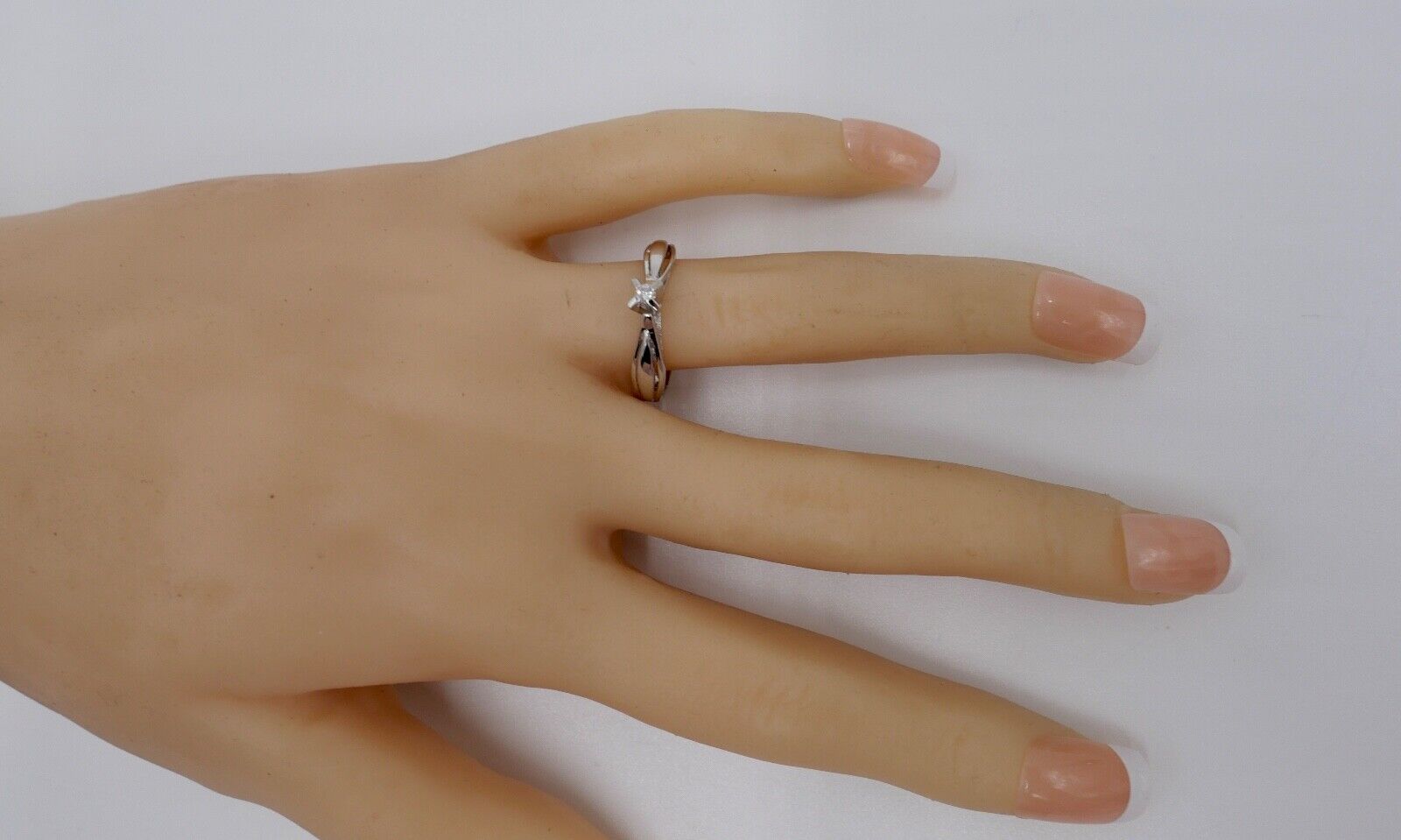 - NEU - 90er Solitär Ring Weißgold Gold 585 14K Brillant 0,05 Ct Gr. 58 - Antikhandel-Stuttgart