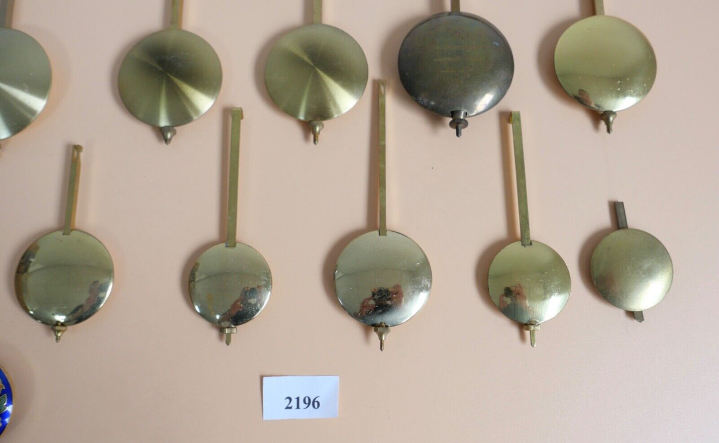 KONVOLUT Posten Ersatzteile alte & antike Pendel Pendellinsen Messing Wanduhr - Antikhandel-Stuttgart