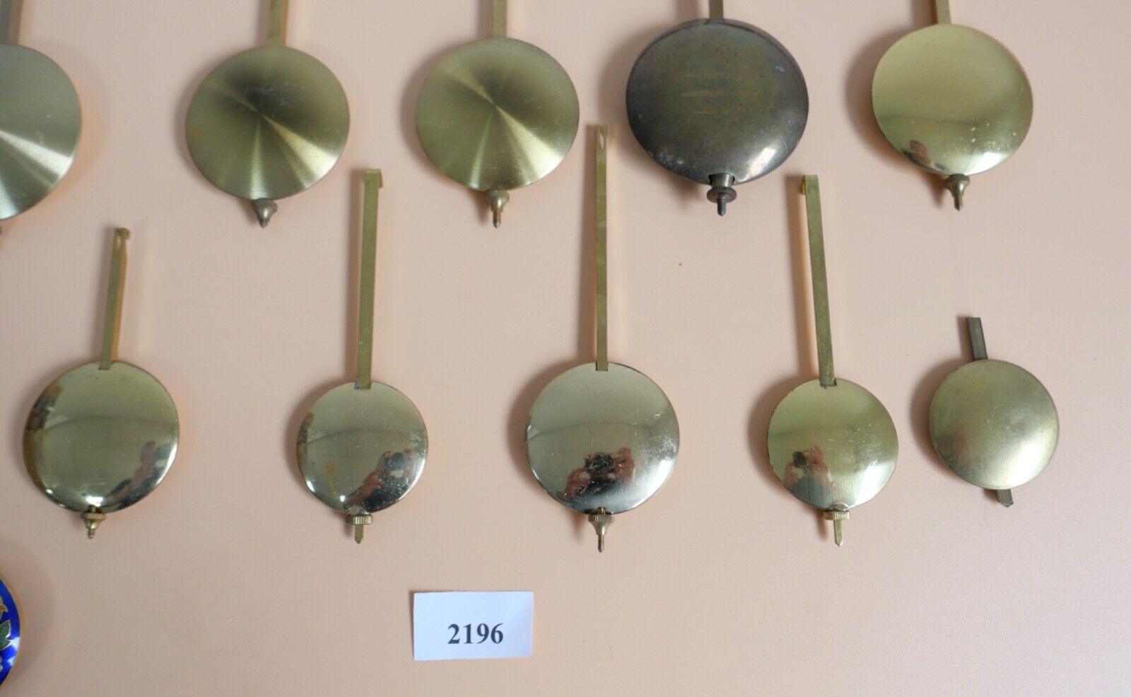 KONVOLUT Posten Ersatzteile alte & antike Pendel Pendellinsen Messing Wanduhr - Antikhandel-Stuttgart