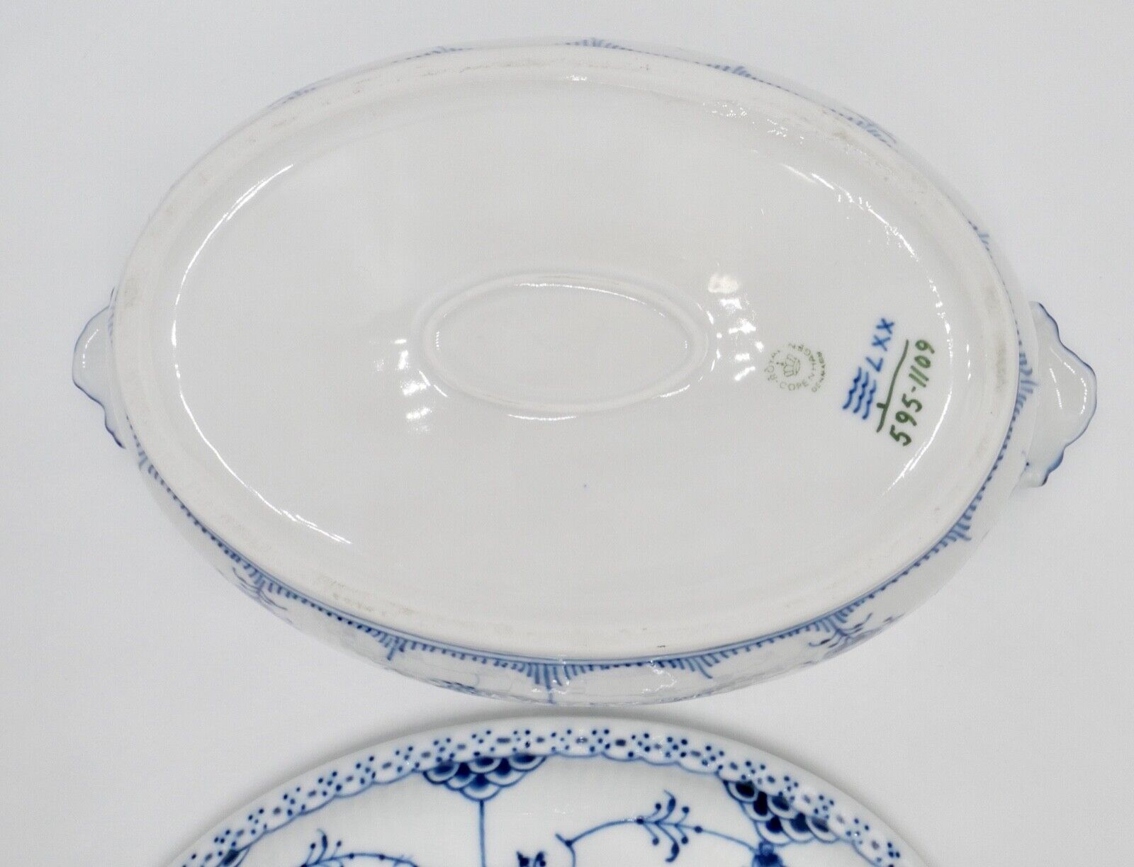 Royal Copenhagen 1. Wahl Suppenterrine Nr. 595-1109 Musselmalet halbspitze - Antikhandel-Stuttgart