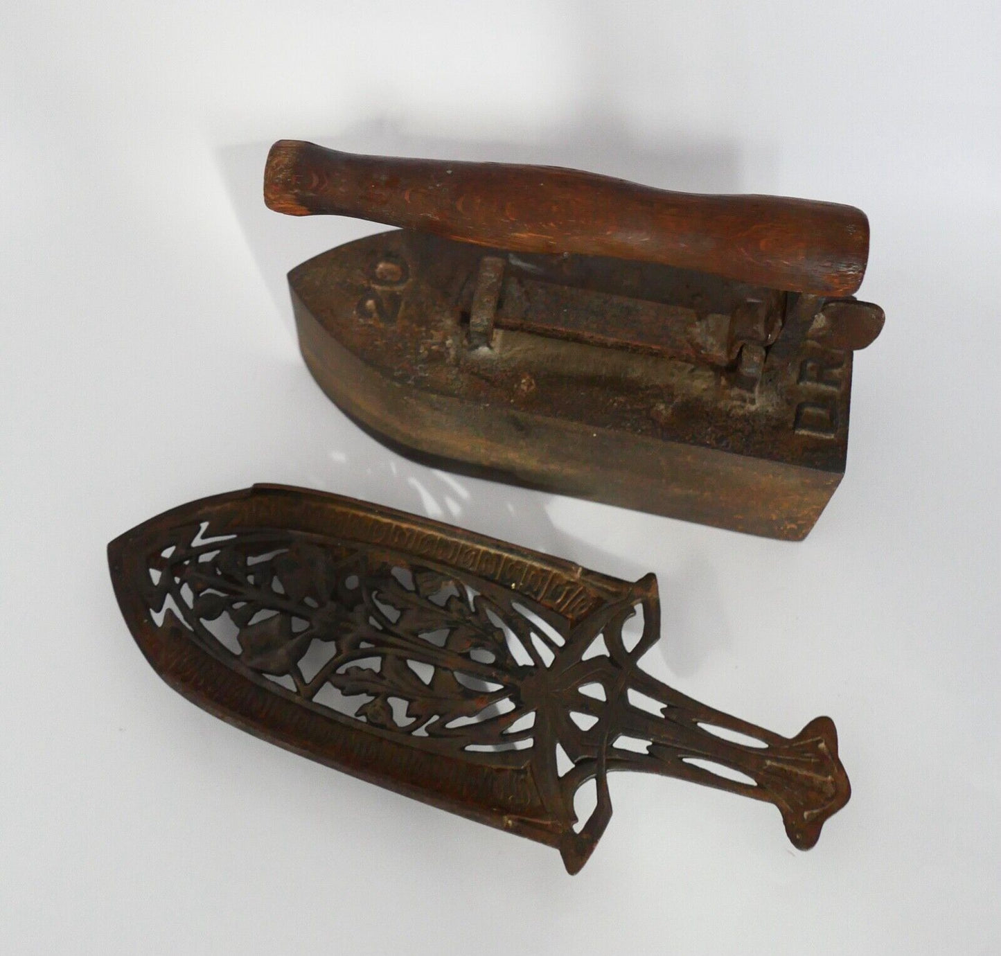 DRP 20er Gewicht altes Bügeleisen Bolzeneisen mit Untersetzer Gusseisen - Antikhandel-Stuttgart