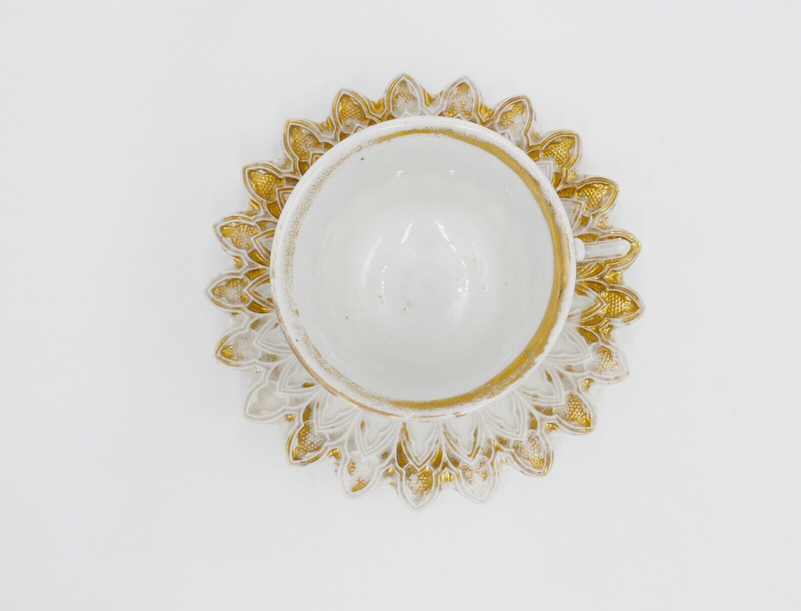 Meissen 1. Wahl um 1820 PRUNKTASSE Relief Tasse & Untertasse Gold Knaufzeit - Antikhandel-Stuttgart