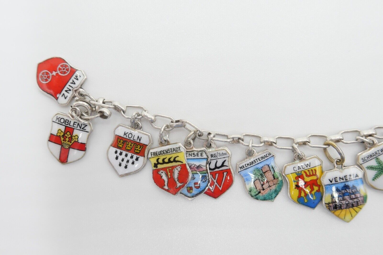 Bettelarmband mit Städte Wappen aus Emaille 800 Silber REU ANTIKO EHJ - Antikhandel-Stuttgart