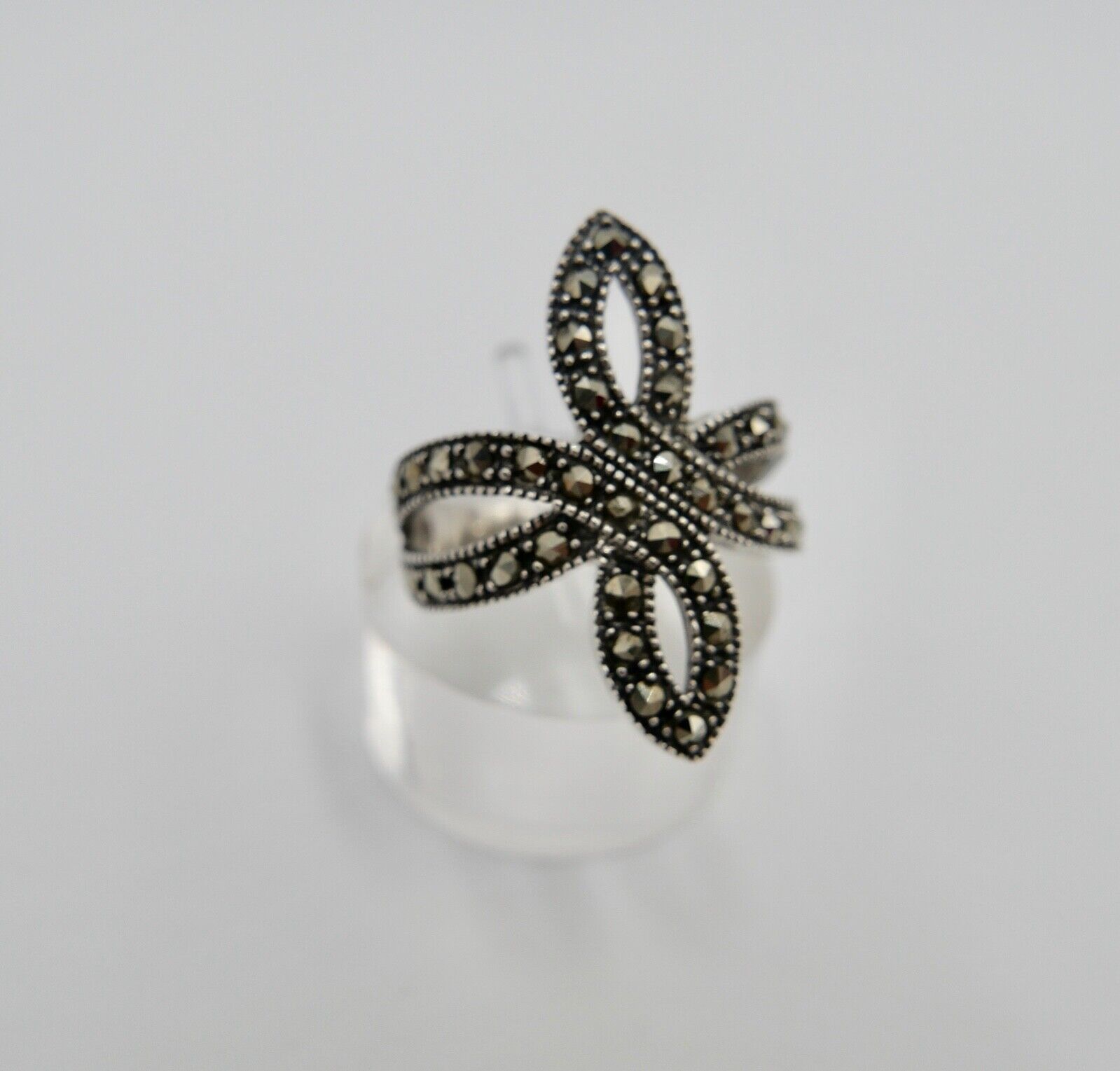 80er Jahre 925 Silberring mit Markasit Gr. 53 in Schleifenform Schleife - Antikhandel-Stuttgart