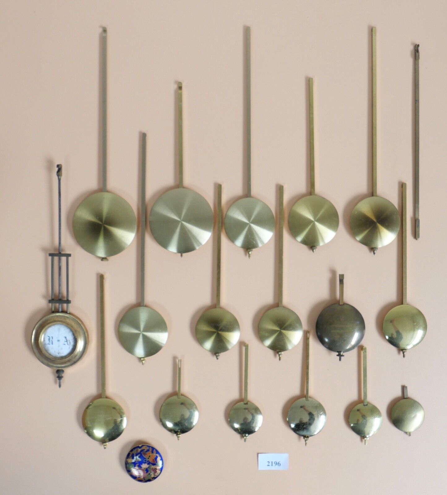KONVOLUT Posten Ersatzteile alte & antike Pendel Pendellinsen Messing Wanduhr - Antikhandel-Stuttgart