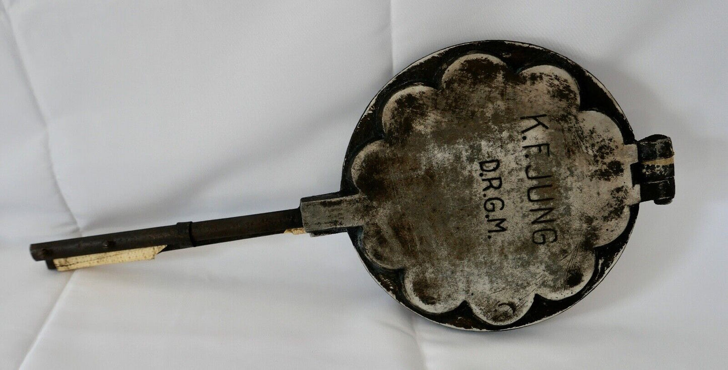antikes Herz Waffeleisen Gusseisen D.R.G.M. 1920-1930er mit REZEPT K.F. JUNG - Antikhandel-Stuttgart