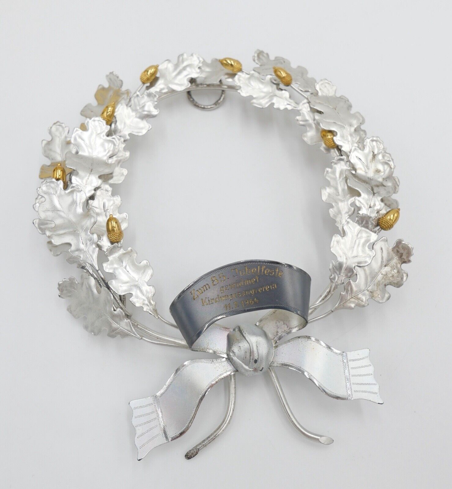 Eichenlaubkranz " 85. Jubelfest Kirchengesangverein 11.7.1964 " Neusilber 19x16 - Antikhandel-Stuttgart