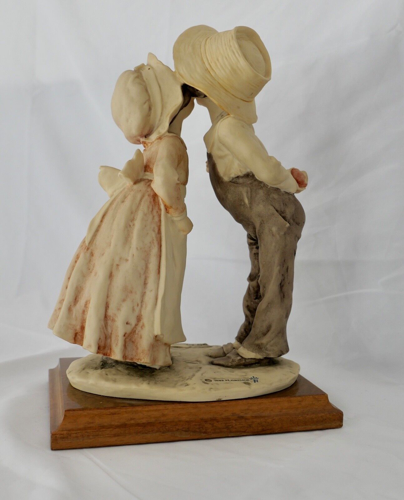 1982 Capodimonte Porzellanfigur " Giuseppe Armani " Küssendes Mädchen " 27cm - Antikhandel-Stuttgart