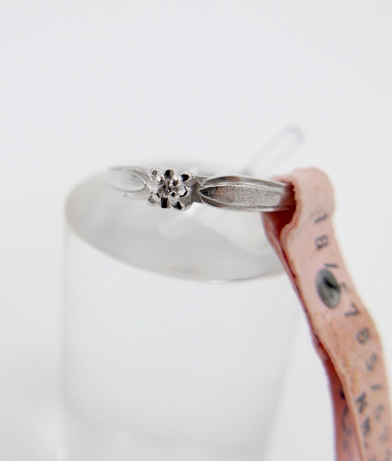 -- NEU -- 90er Jahre Solitär Ring Weißgold Gold 333 8K Brillant 0,01 Ct Gr. 51 - Antikhandel-Stuttgart