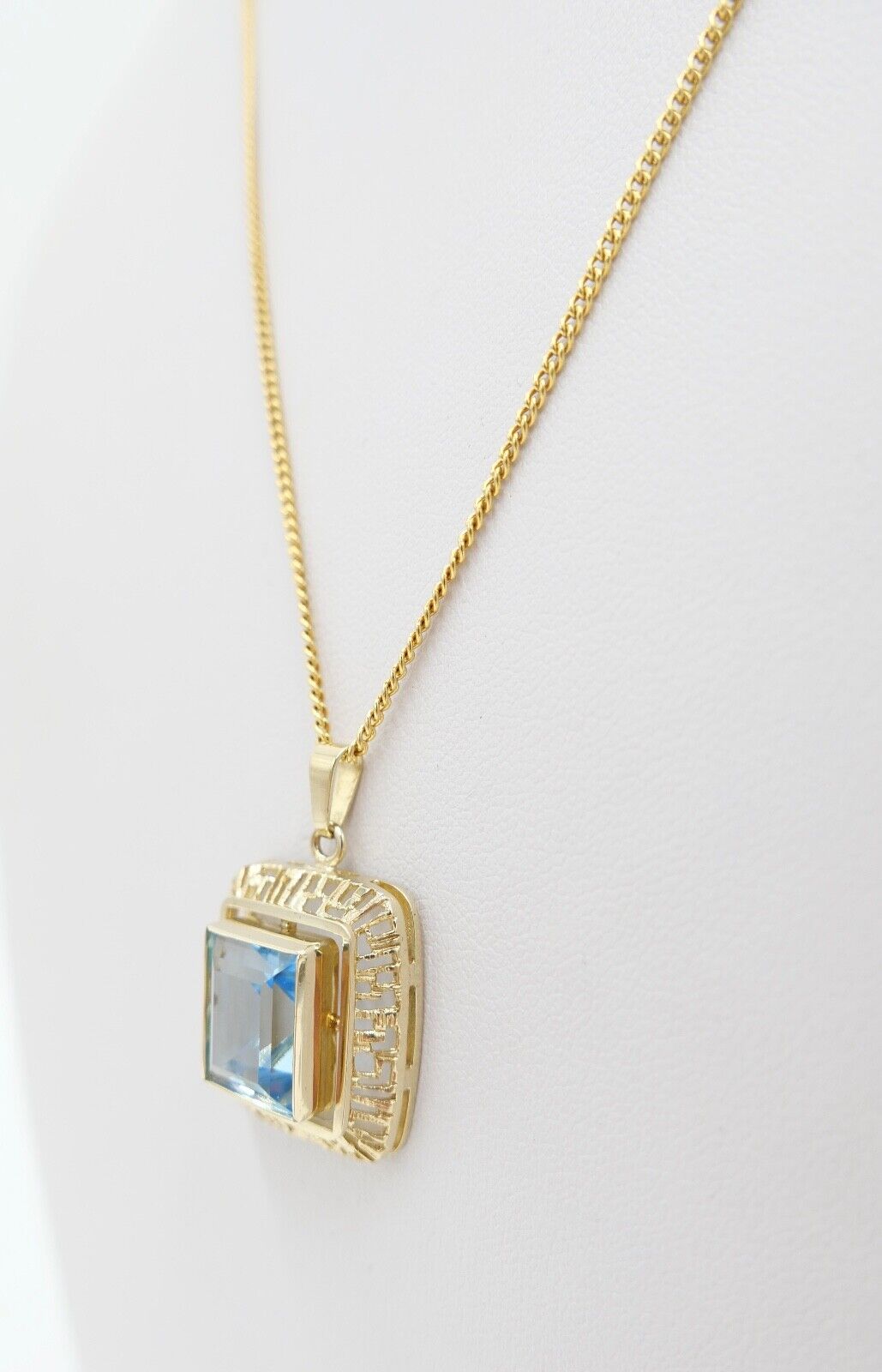 K&L Kordes & Lichtenfels Pforzheim Anhänger Gold 333 / 8K mit blauem Glasstein - Antikhandel-Stuttgart