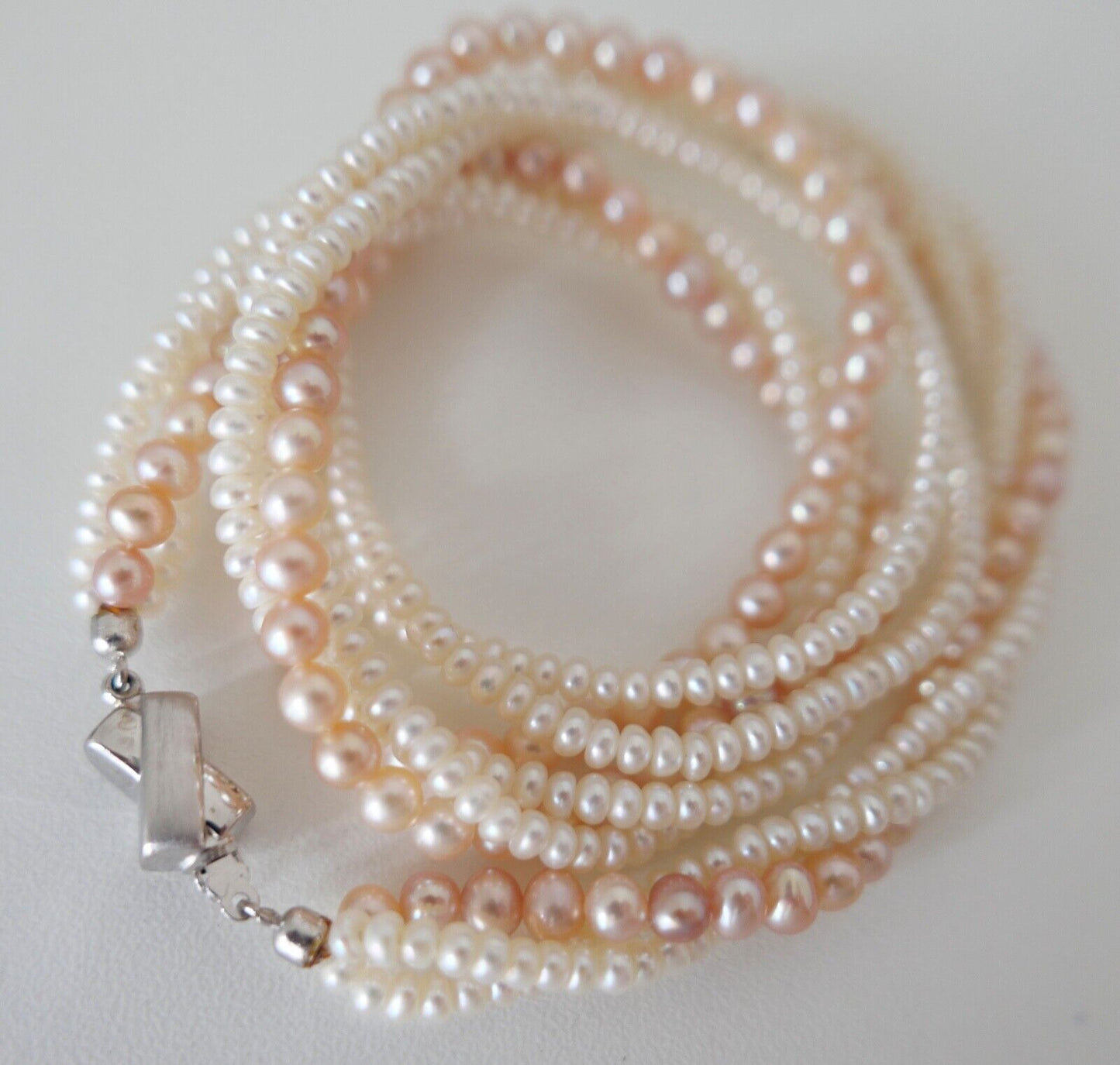 Perlenkette Collier 3-reihig Rosa Gold 585 / 14K pearl Ø 3,1 - 4,4 mm 54,0 cm - Antikhandel-Stuttgart