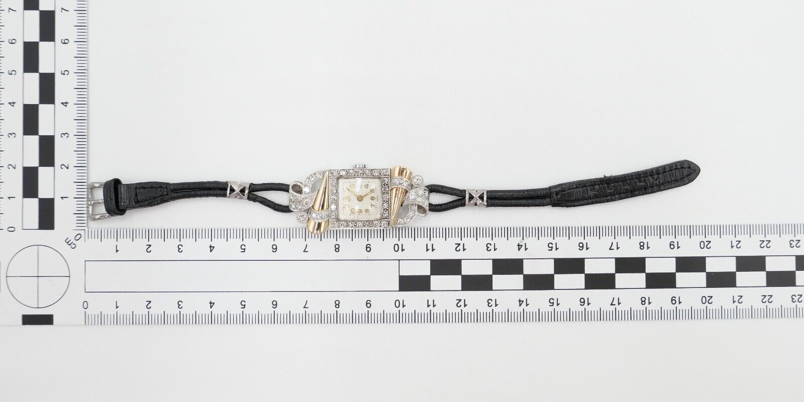 ART DECO DAMEN ARMBANDUHR 750 / 18K WEIß GELB GOLD 48x Diamant Brillant 2,16 CT - Antikhandel-Stuttgart