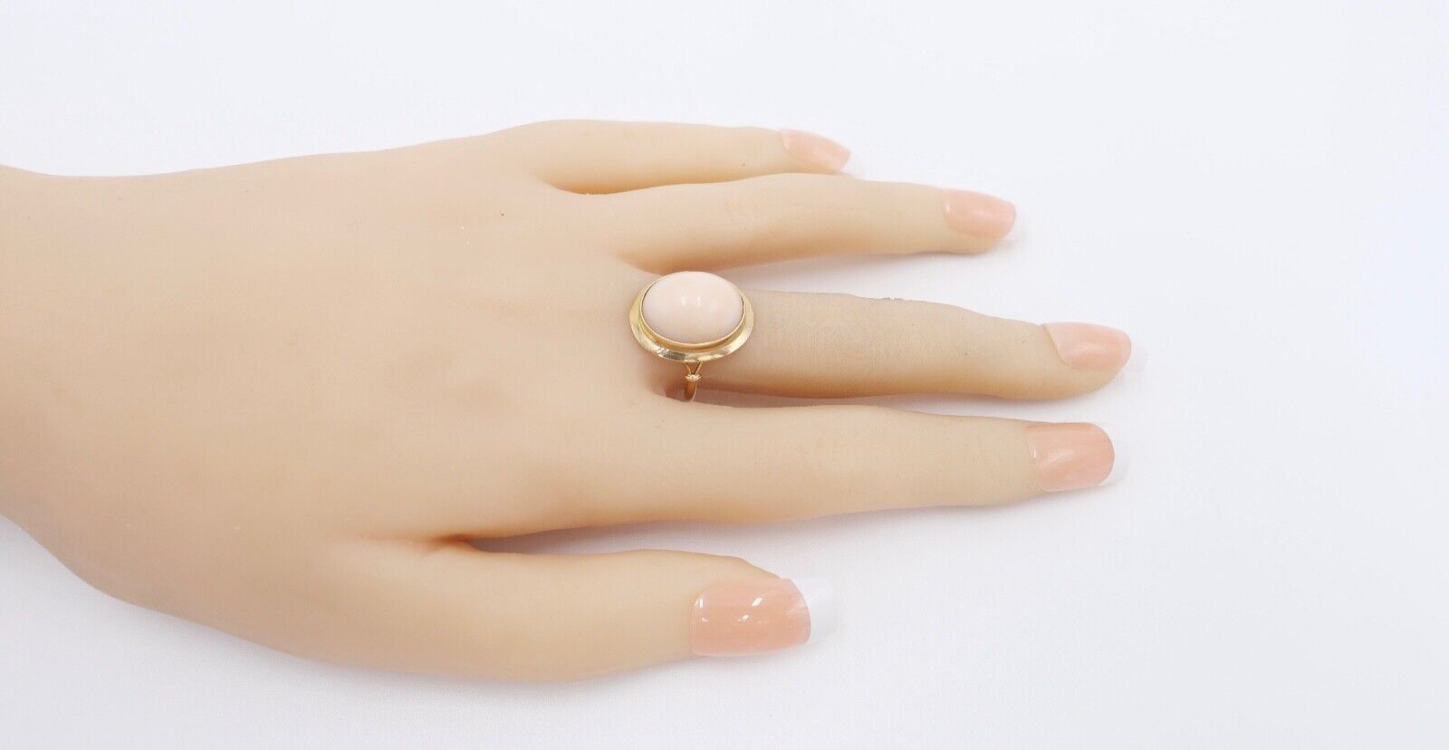 70er Jahre Ring Gold 750 / 18K Gr. 57 Koralle Cabochon Schliff Engelhautkoralle - Antikhandel-Stuttgart