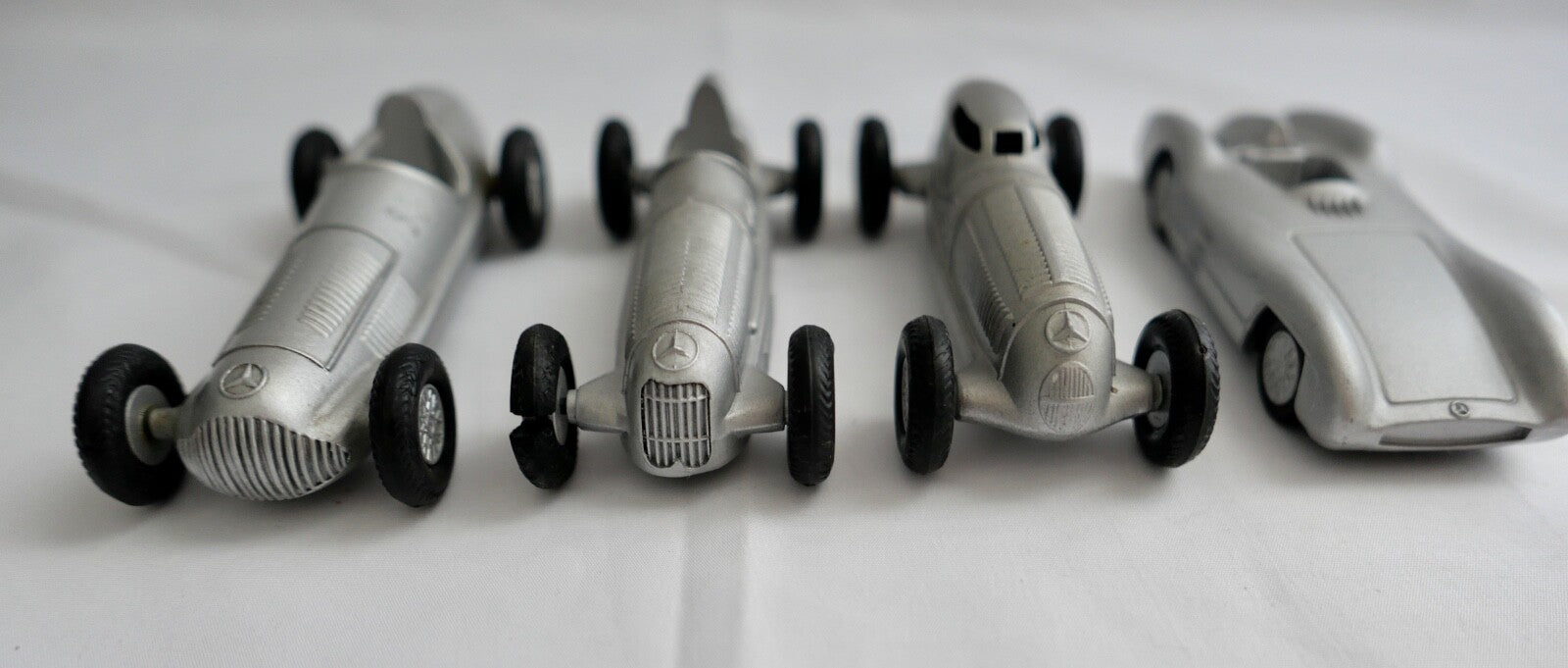 4x Märklin Mercedes Rennwagen W25  W25B  W154 W196 Stromlinie usw.