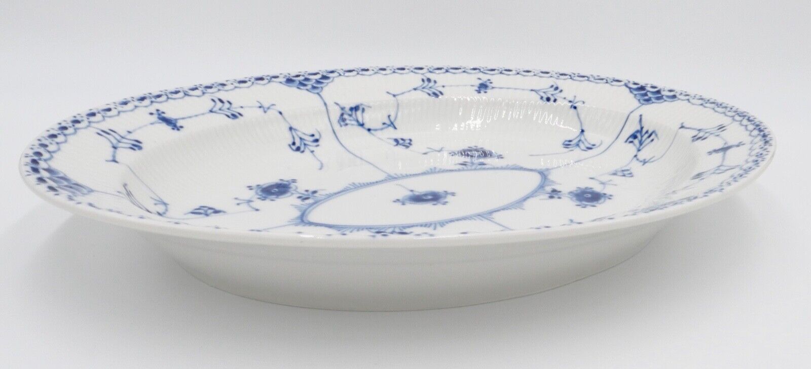 Royal Copenhagen große Platte Nr. 533 EQX 1. Wahl Musselmalet halbspitze 36 cm - Antikhandel-Stuttgart