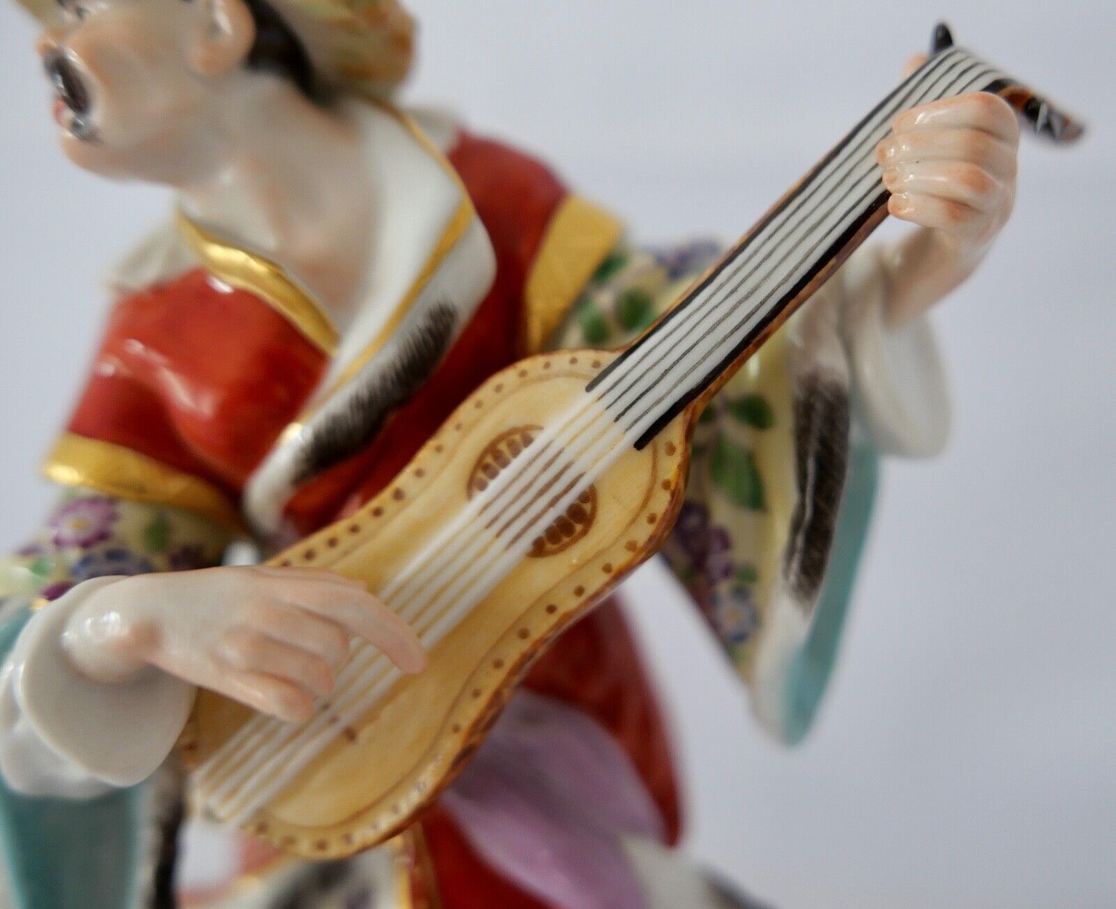 Meissen Figur 1. Wahl Malabar mit Mandoline 18,5 cm F.E. Meyer 1569 67035 - Antikhandel-Stuttgart