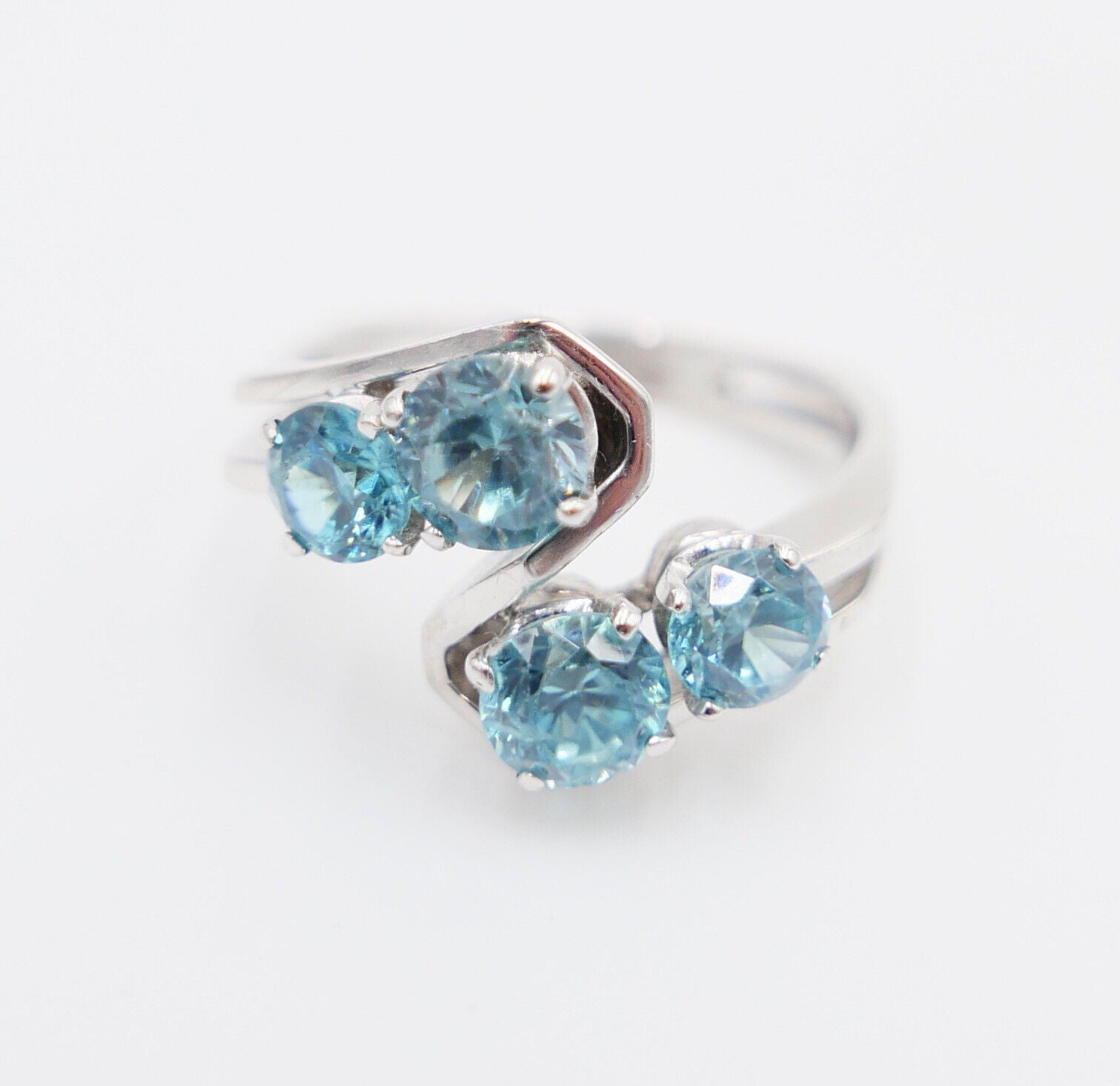 Weiß Gold Damen Ring Gr. 57 mit blau / türkis Topas 585 14K - Antikhandel-Stuttgart