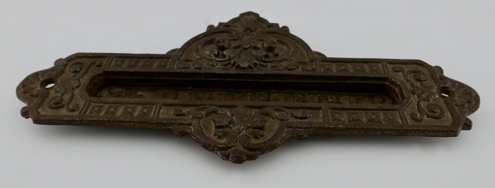 Antikes Barock Gusseisen Briefschlitz Briefklappe floral " Briefe " 24,5 cm - Antikhandel-Stuttgart