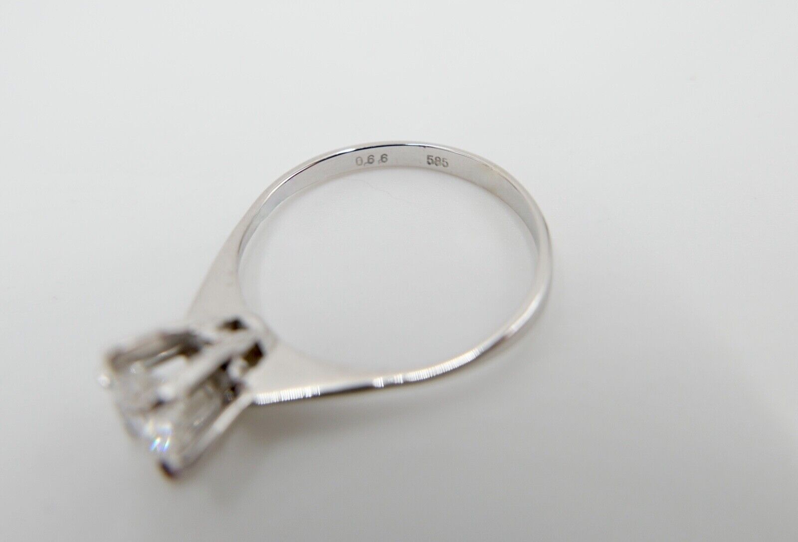1980er klassischer Solitär Ring Weißgold Gold 585 14K Brillant 0,66 Ct Gr. 61 - Antikhandel-Stuttgart