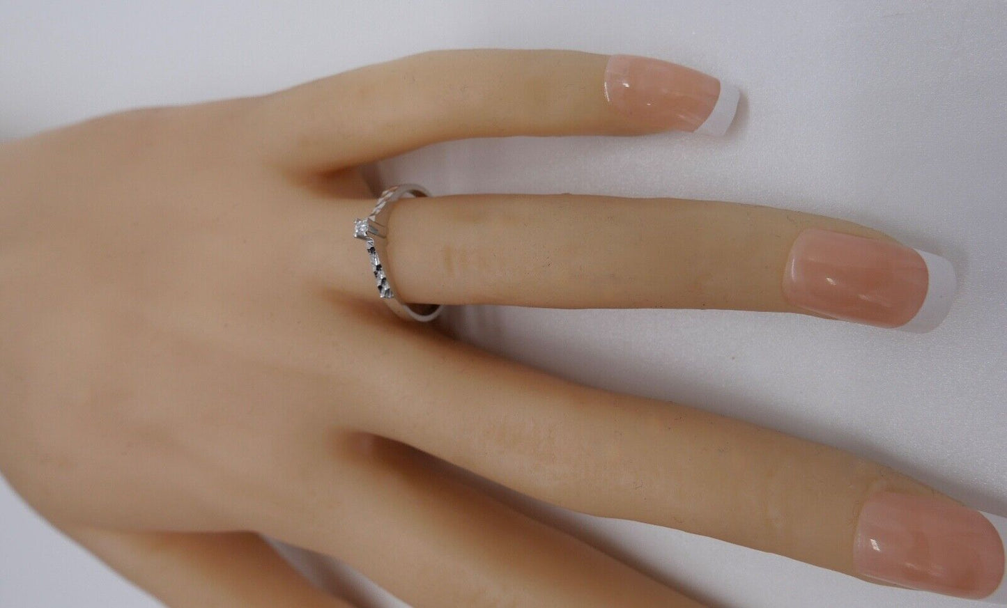 - NEU - 90er Jahre Solitär Ring Weißgold Gold 585 14K Brillant 0,03 Ct Gr. 53 54 - Antikhandel-Stuttgart