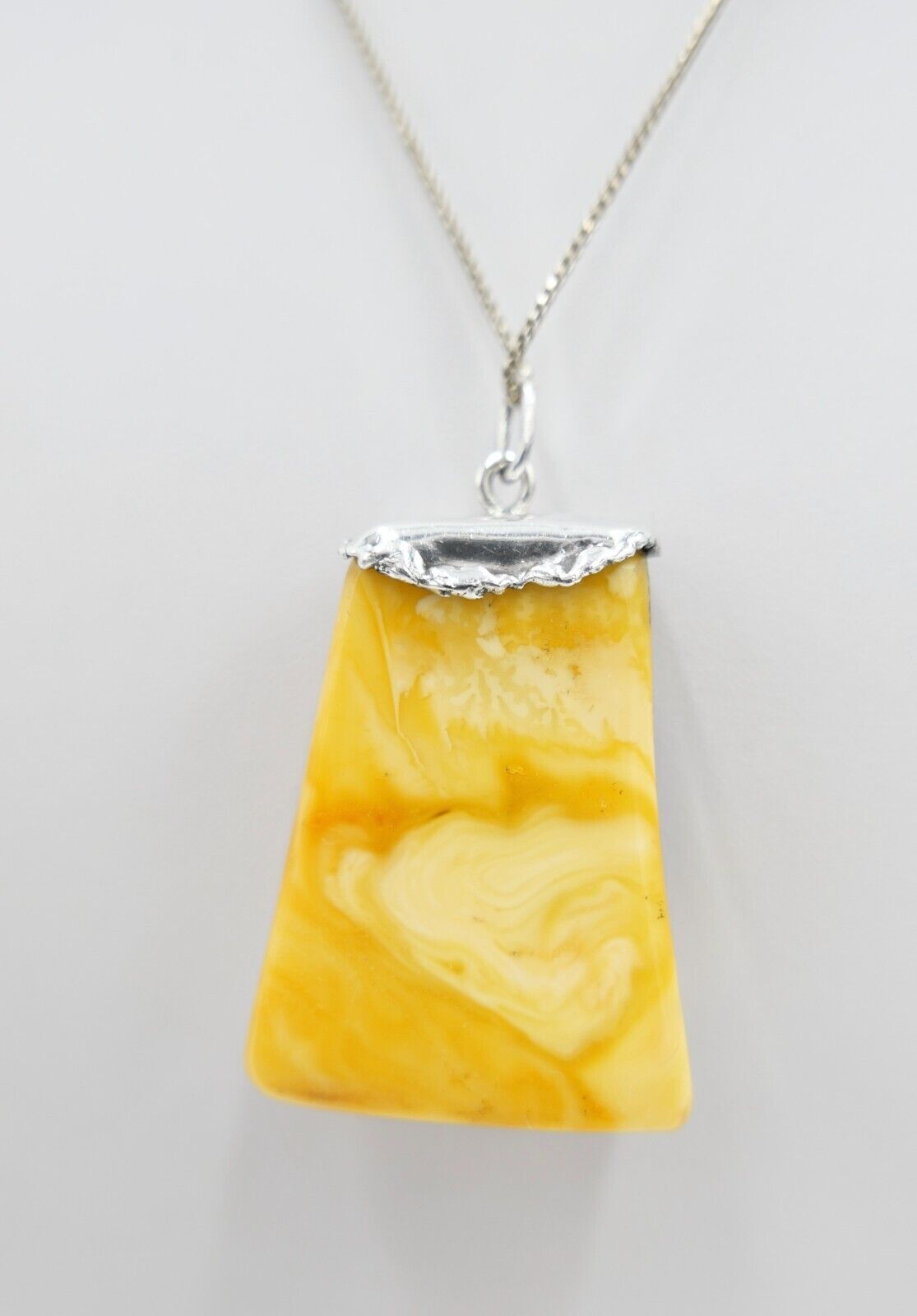 Alter Bernstein Anhänger mit Silbermontur butterscotch Silber - Antikhandel-Stuttgart