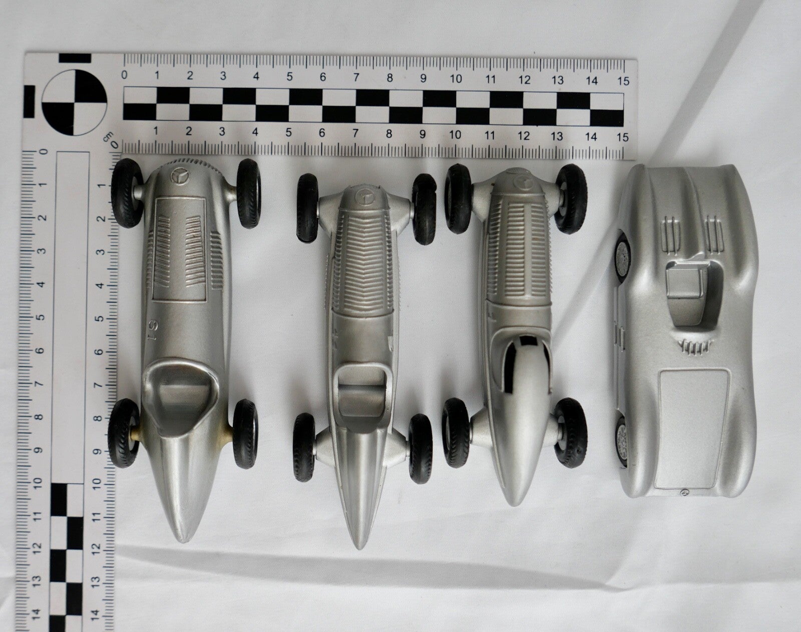 4x Märklin Mercedes Rennwagen W25  W25B  W154 W196 Stromlinie usw.