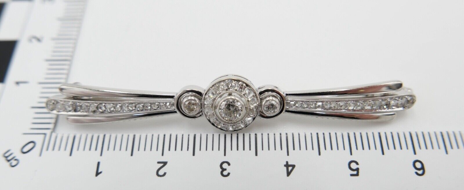 Art Deco 1930-40er Brosche Weißgold mit 49 Diamanten 1,5 Ct Stabbrosche 585 14K - Antikhandel-Stuttgart