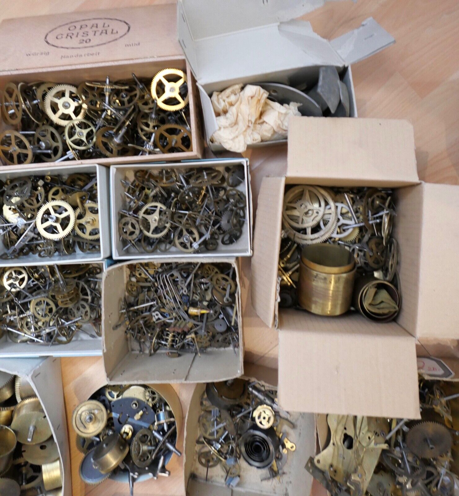 KOVOLUT Ersatzteile Uhrmacherauflösung antik alt Uhrwerk Triebfeder Anker Räder - Antikhandel-Stuttgart