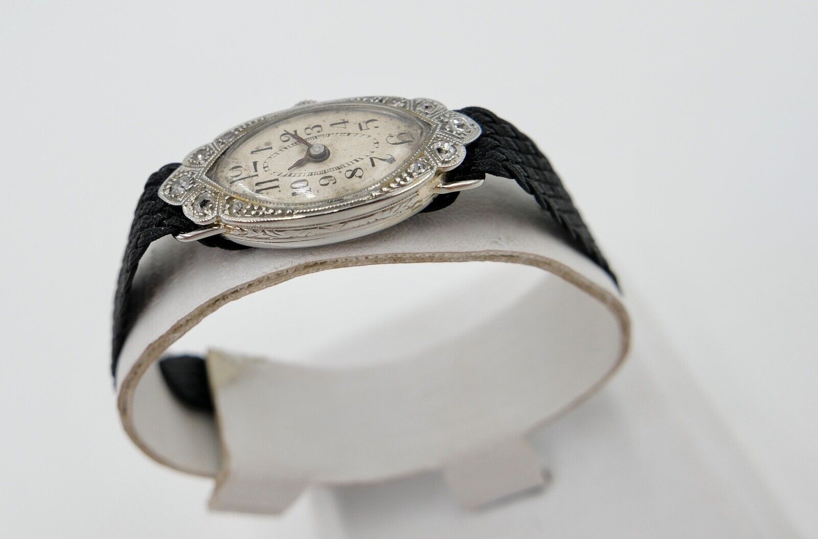 ART DECO Damenuhr 750 / 18K Gold 1920-30er Jahre mit 8 Diamanten 0,20 Ct AS 976 - Antikhandel-Stuttgart