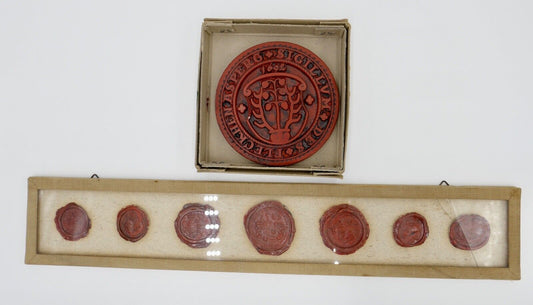 Alte & Antike Wachs Siegel Sammlung 8 Stück hinter Glas Asperg Sigillum 1692 - Antikhandel-Stuttgart