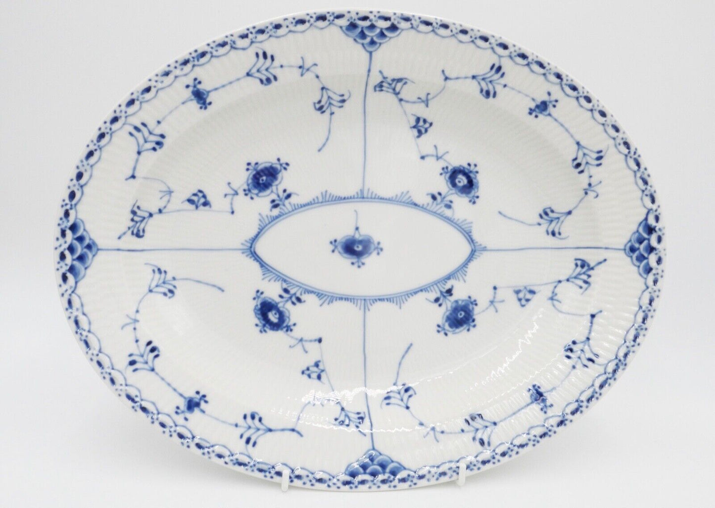 Royal Copenhagen große Platte Nr. 533 EQX 1. Wahl Musselmalet halbspitze 36 cm - Antikhandel-Stuttgart