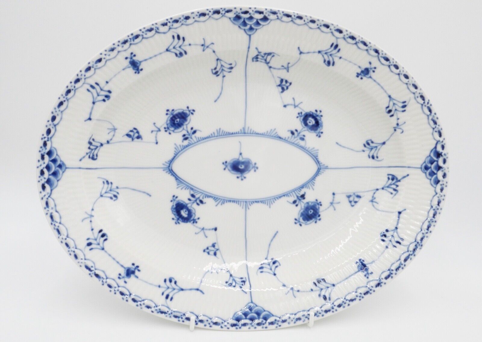 Royal Copenhagen große Platte Nr. 533 EQX 1. Wahl Musselmalet halbspitze 36 cm - Antikhandel-Stuttgart