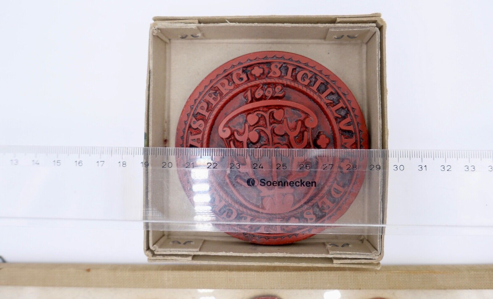 Alte & Antike Wachs Siegel Sammlung 8 Stück hinter Glas Asperg Sigillum 1692 - Antikhandel-Stuttgart