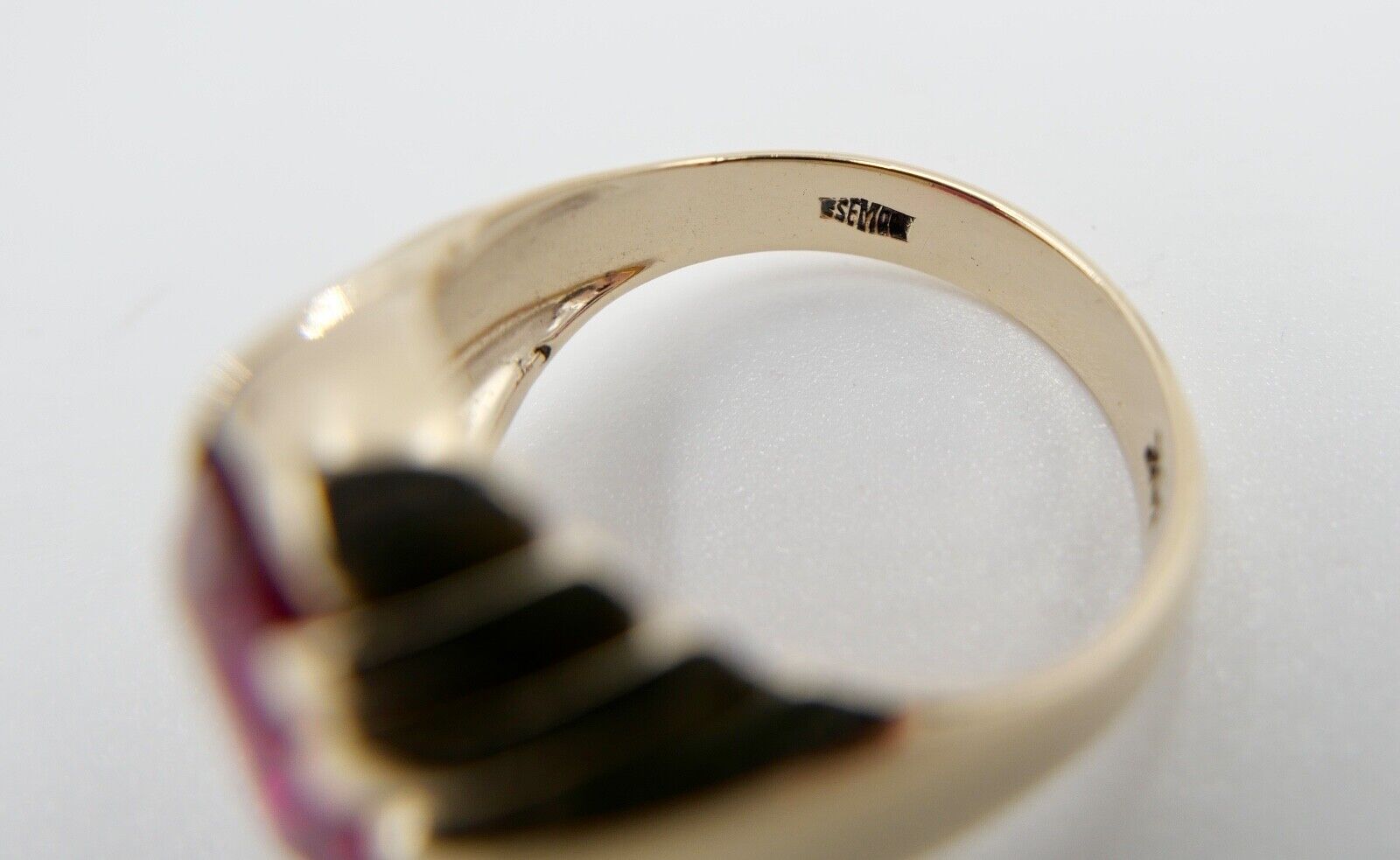 SEMCO Herren Damen Ring Synth. Rubin 5,4 Ct Vintage 10K Gelbgold Gr. 62-63 - Antikhandel-Stuttgart