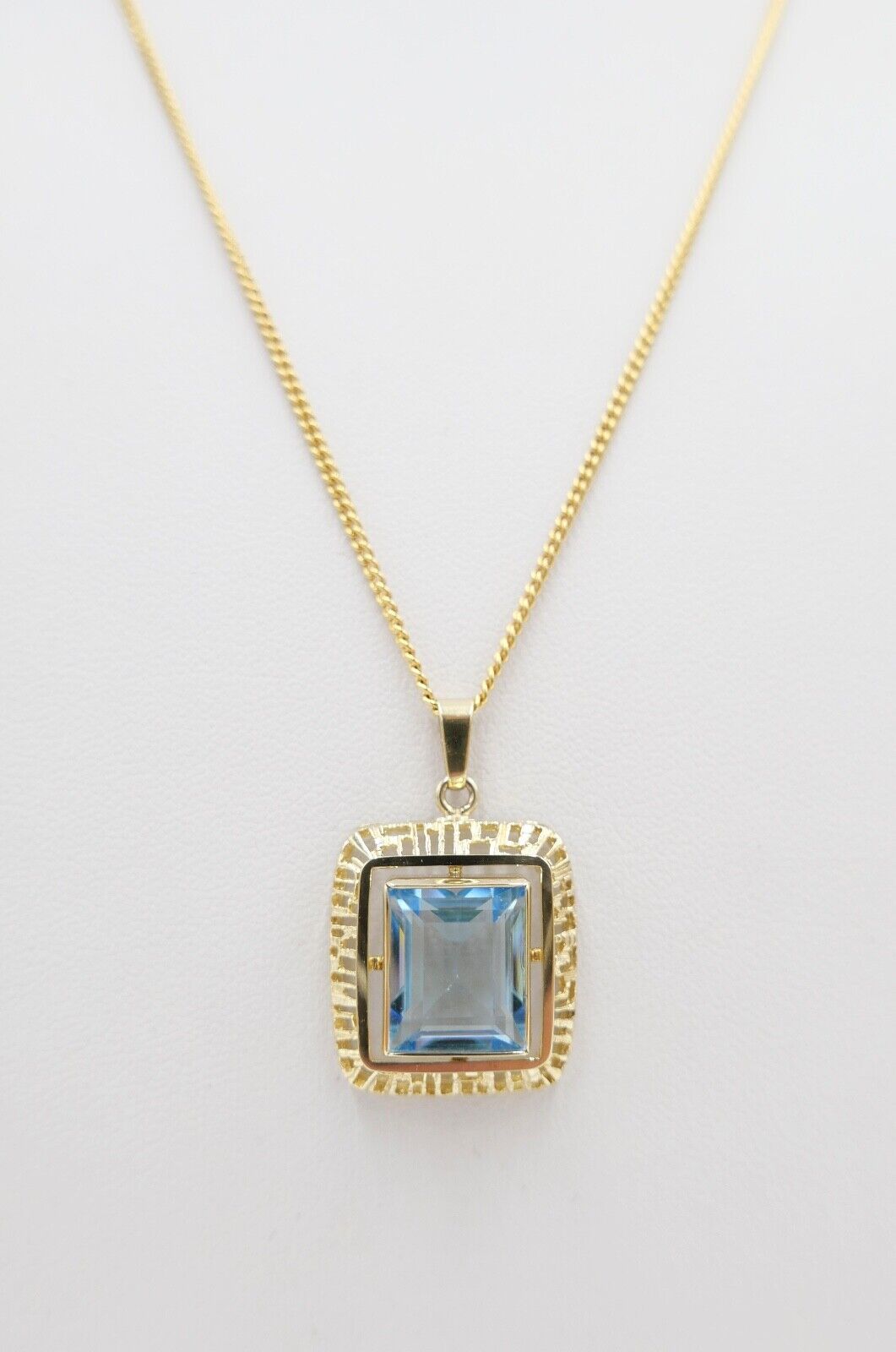 K&L Kordes & Lichtenfels Pforzheim Anhänger Gold 333 / 8K mit blauem Glasstein - Antikhandel-Stuttgart