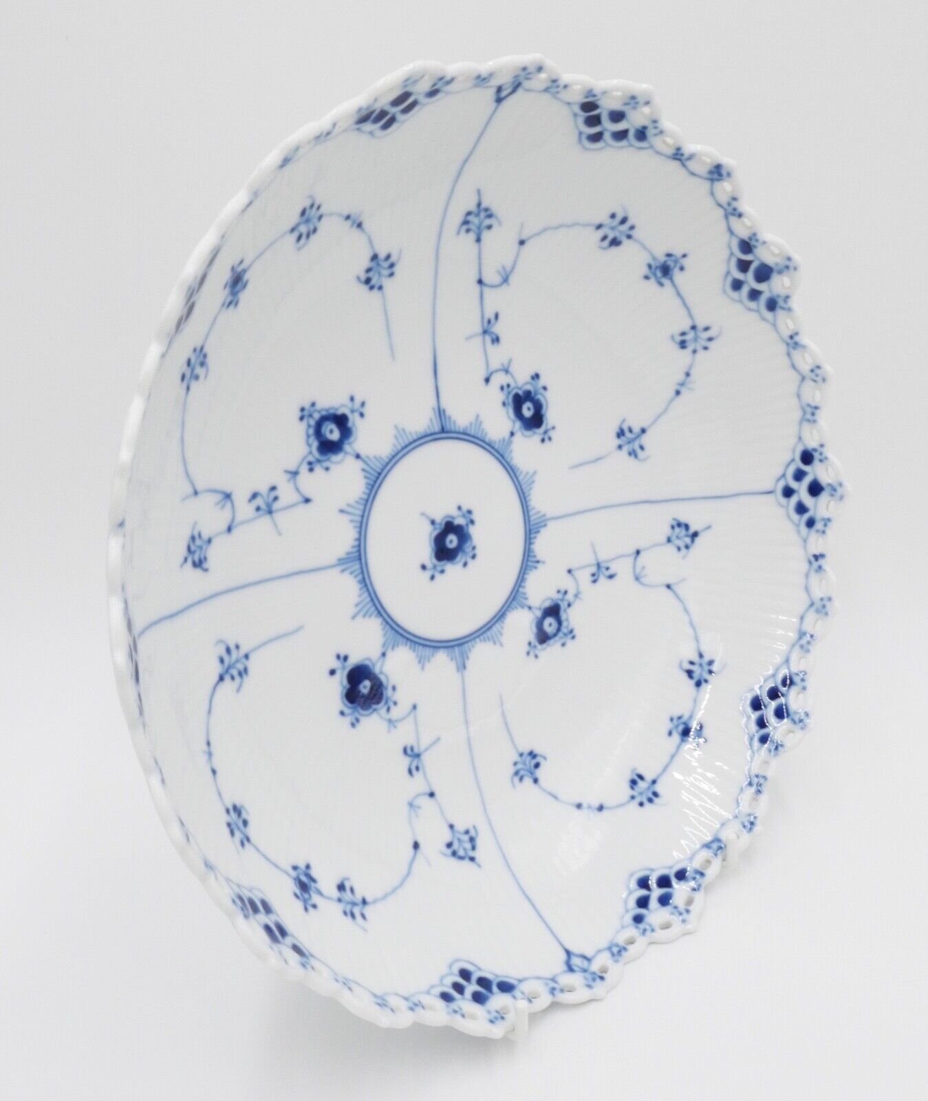 Royal Copenhagen Schüssel Nr. 576 1. Wahl Musselmalet vollspitze Ø 28 cm - Antikhandel-Stuttgart