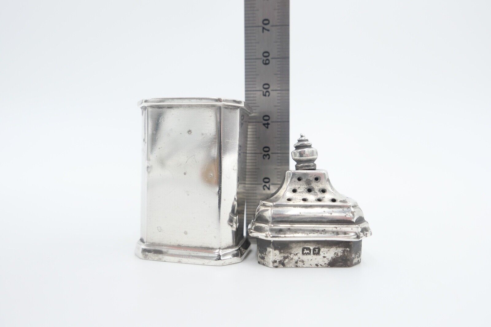 1933 Elkington & Co. E&Co. Salzstreuer 925 Sterlingsilber aus Birmingham England - Antikhandel-Stuttgart