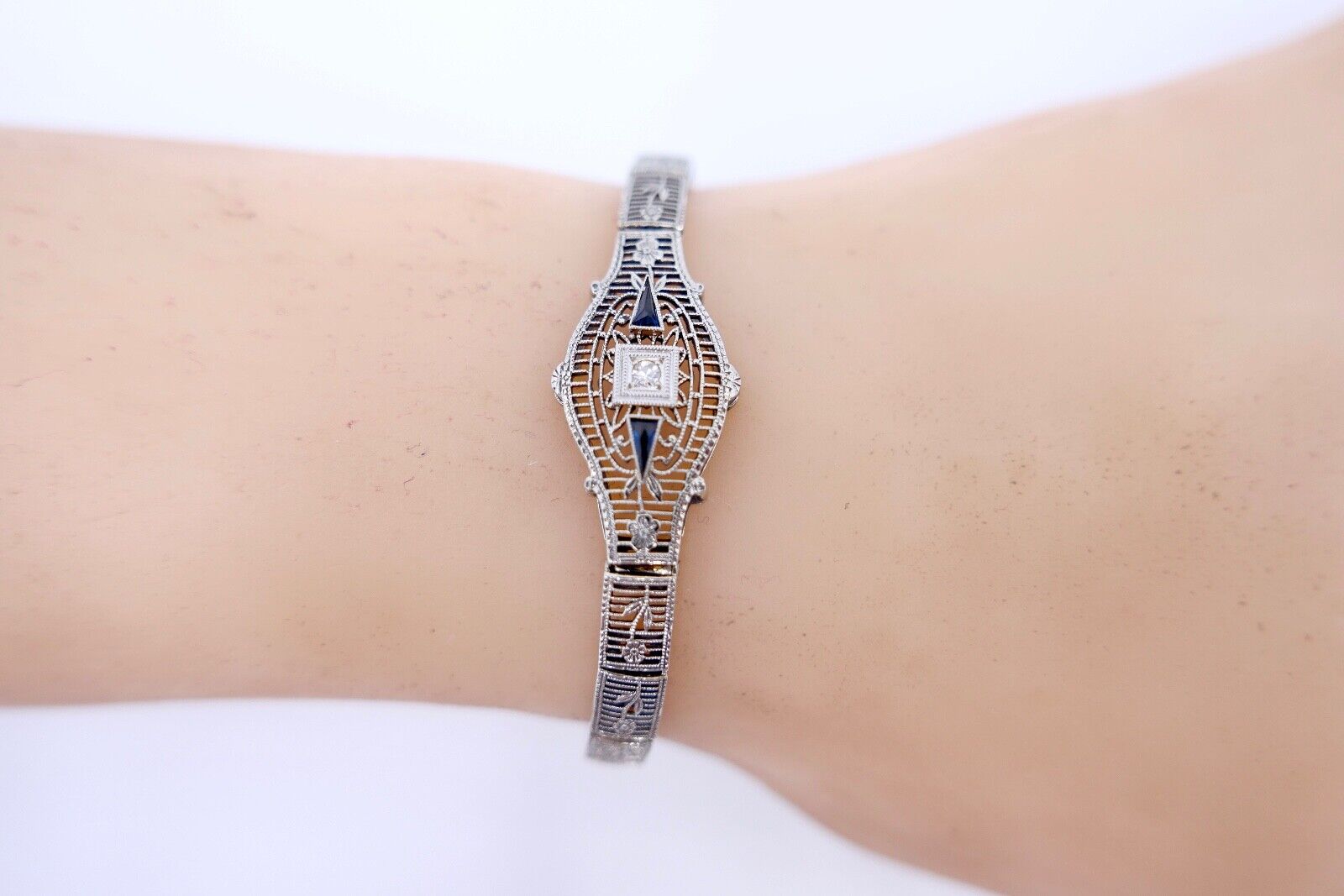 20er Floral Filigranes Damen Armband 10K Weißgold PHILADELPHIA Diamant & Saphir - Antikhandel-Stuttgart