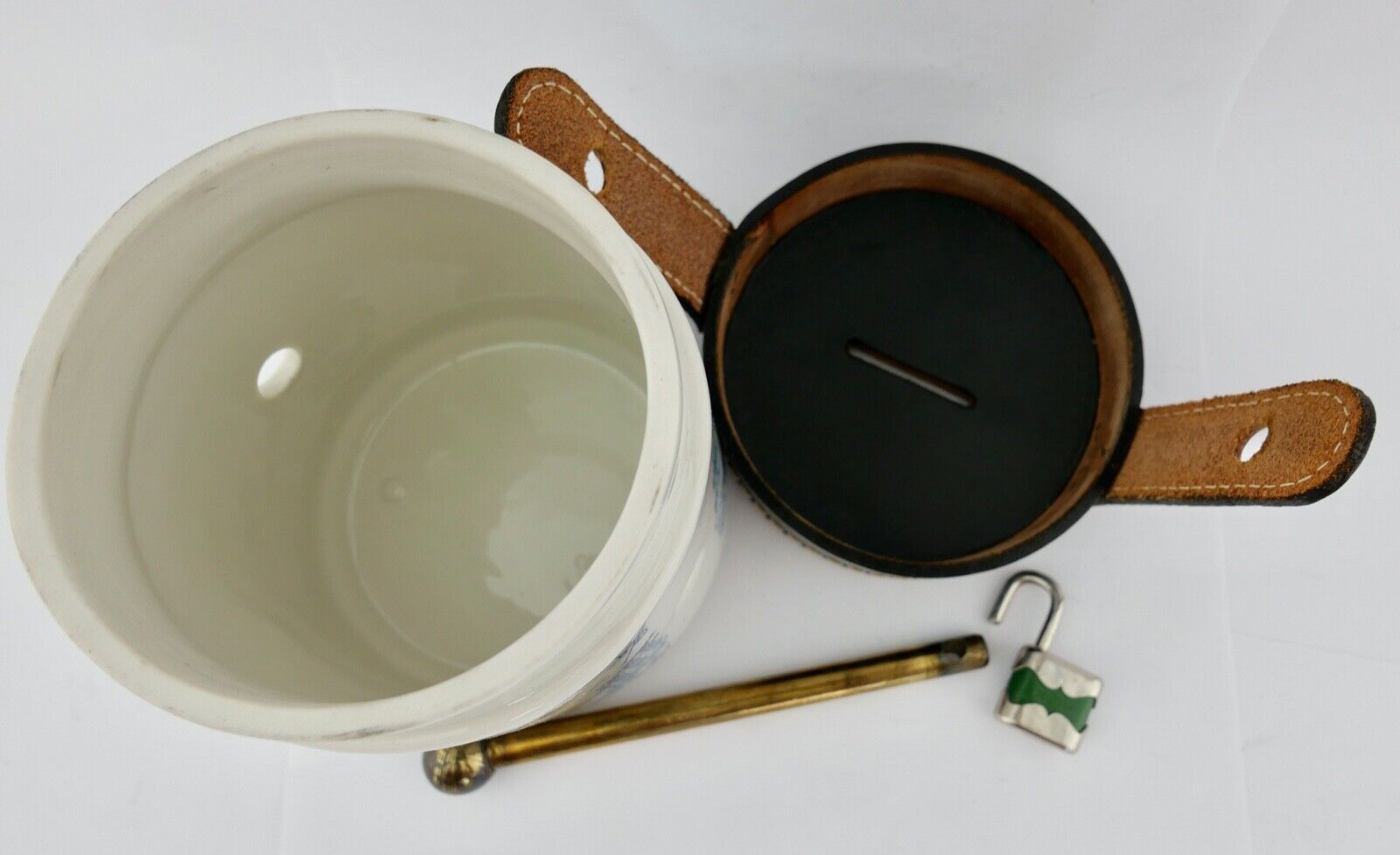 Reisespardose Helmut Krüger Porzellanmanufaktur Berlin 1950-60er mit Lederdeckel - Antikhandel-Stuttgart